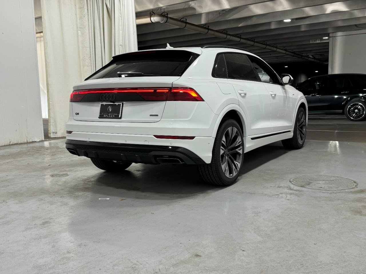 Audi Q8 Vehicle Full-screen Gallery Image 4