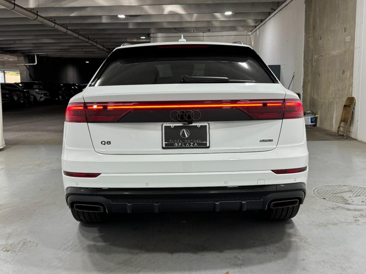 Audi Q8 Vehicle Full-screen Gallery Image 9