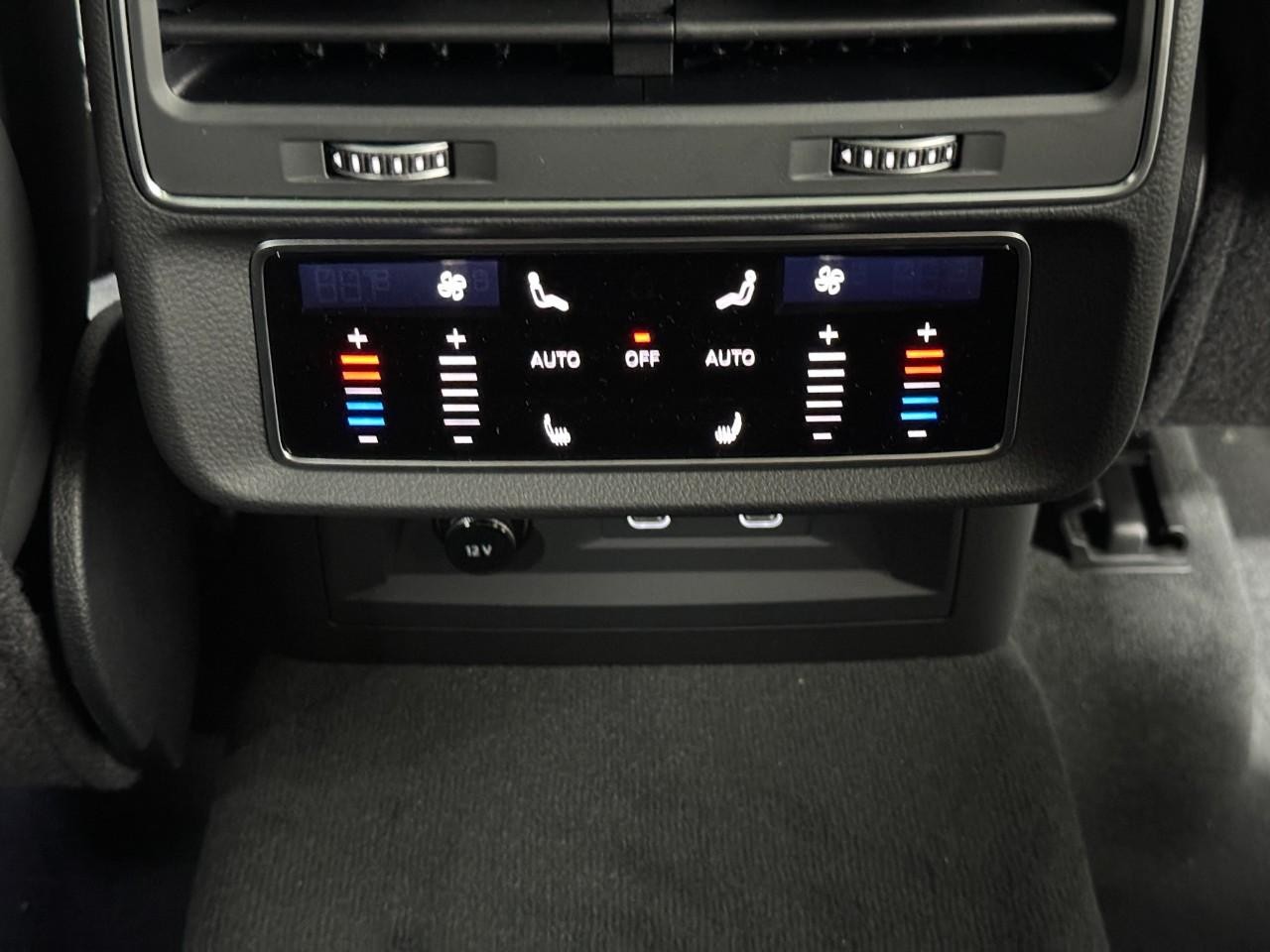 Audi Q8 Vehicle Full-screen Gallery Image 11