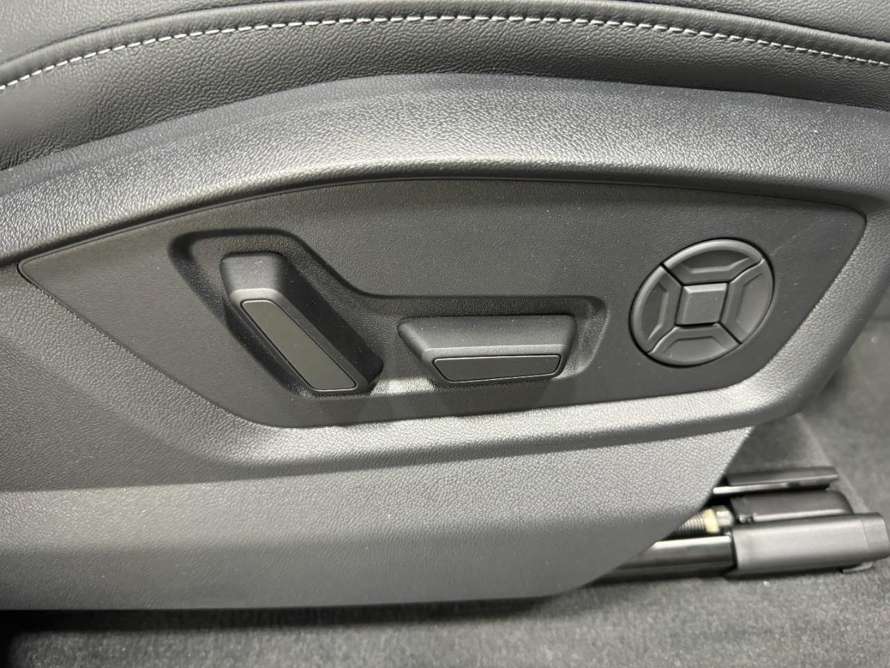 Audi Q8 Vehicle Full-screen Gallery Image 21