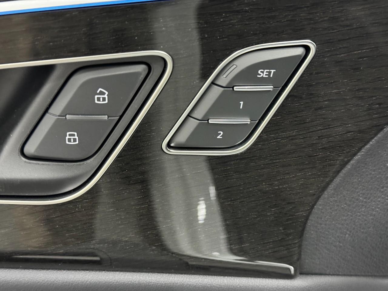 Audi Q8 Vehicle Full-screen Gallery Image 24