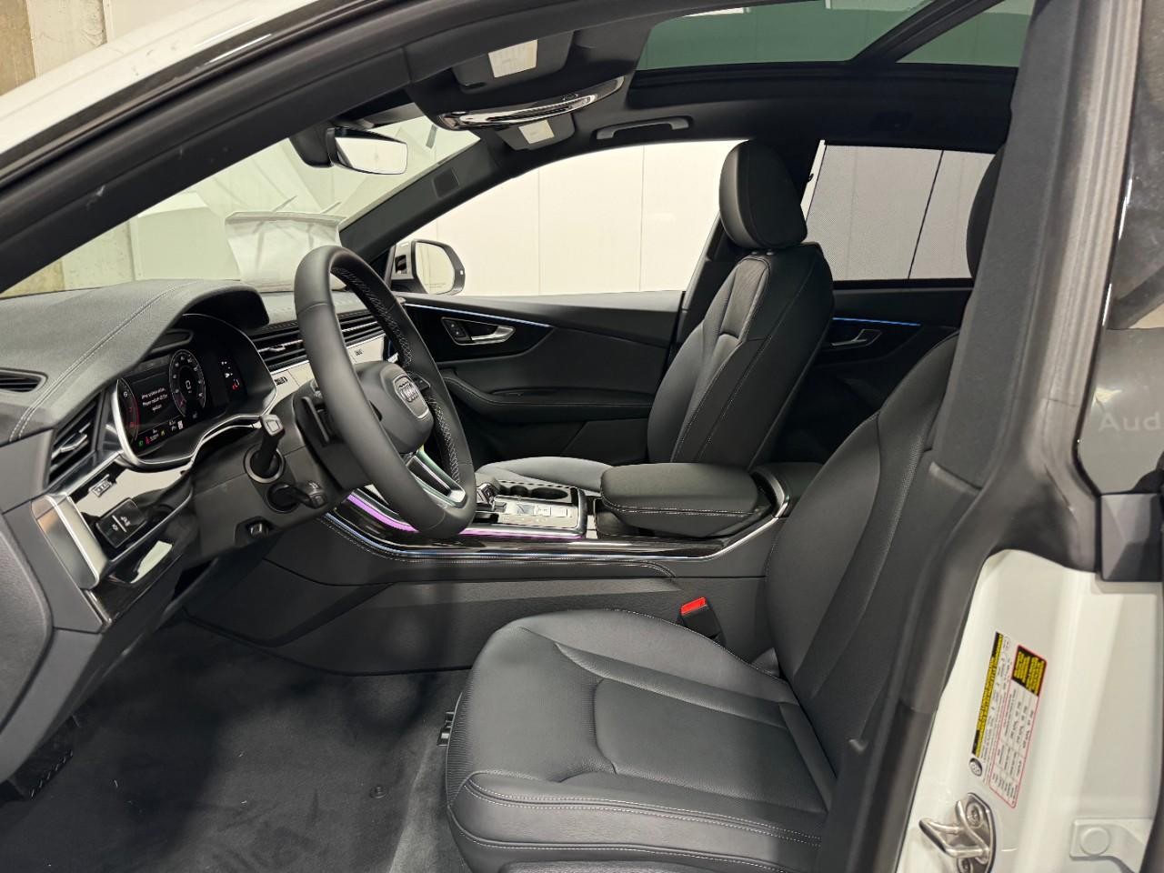 Audi Q8 Vehicle Full-screen Gallery Image 28