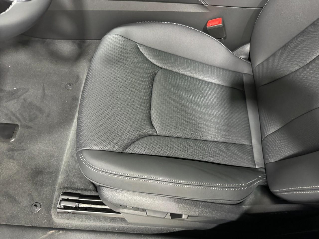 Audi Q8 Vehicle Full-screen Gallery Image 29