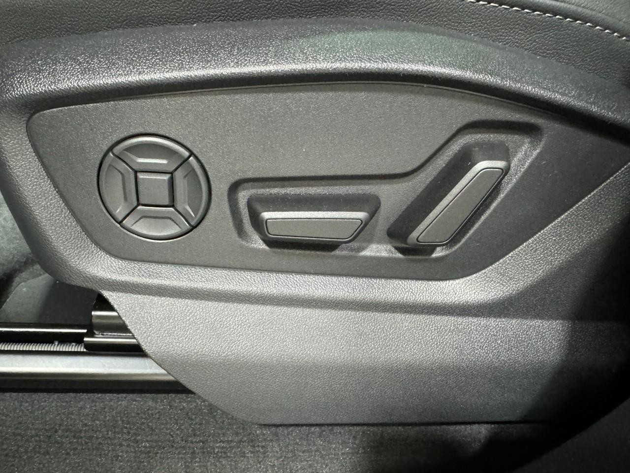 Audi Q8 Vehicle Full-screen Gallery Image 30