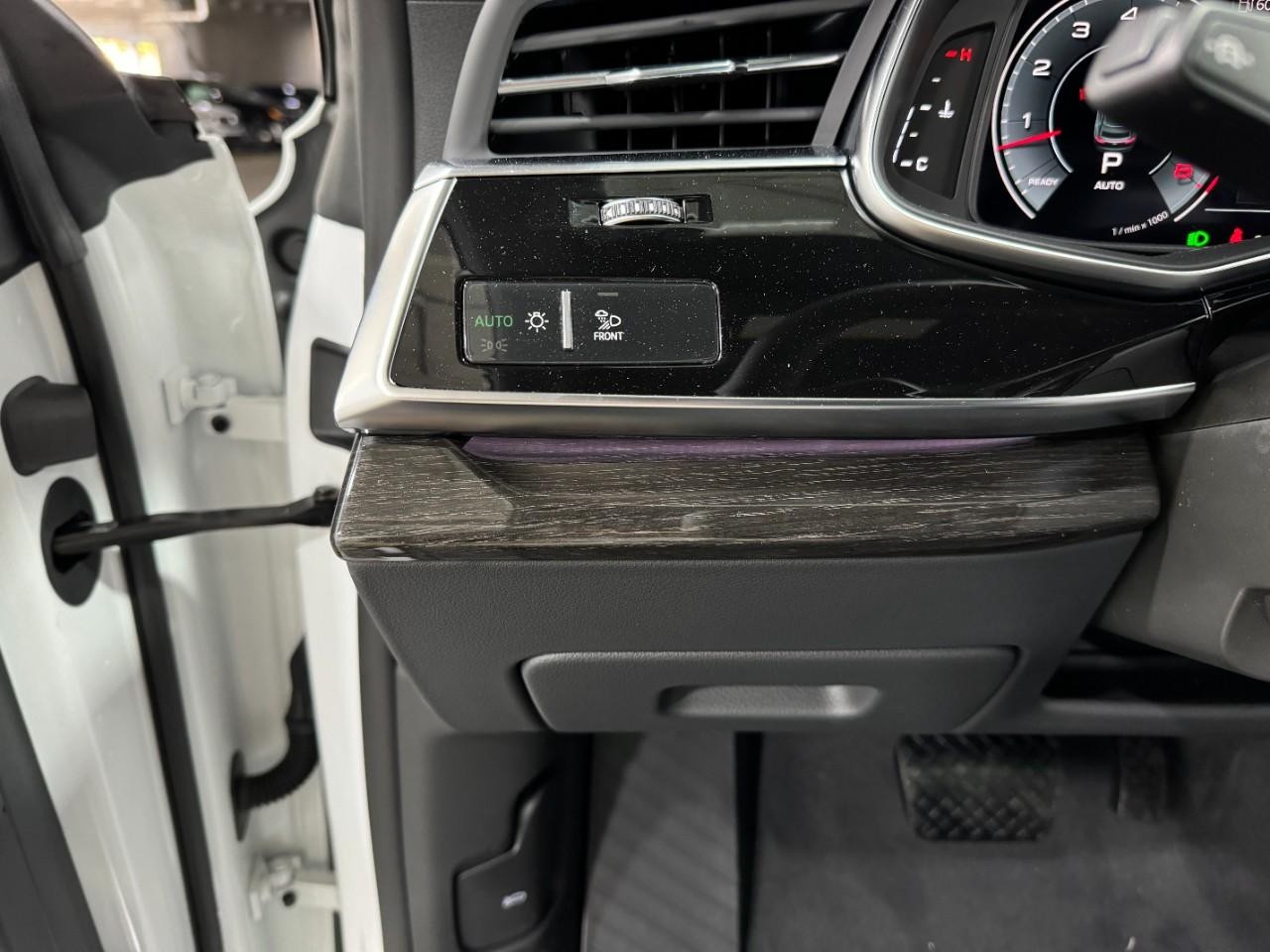 Audi Q8 Vehicle Full-screen Gallery Image 31