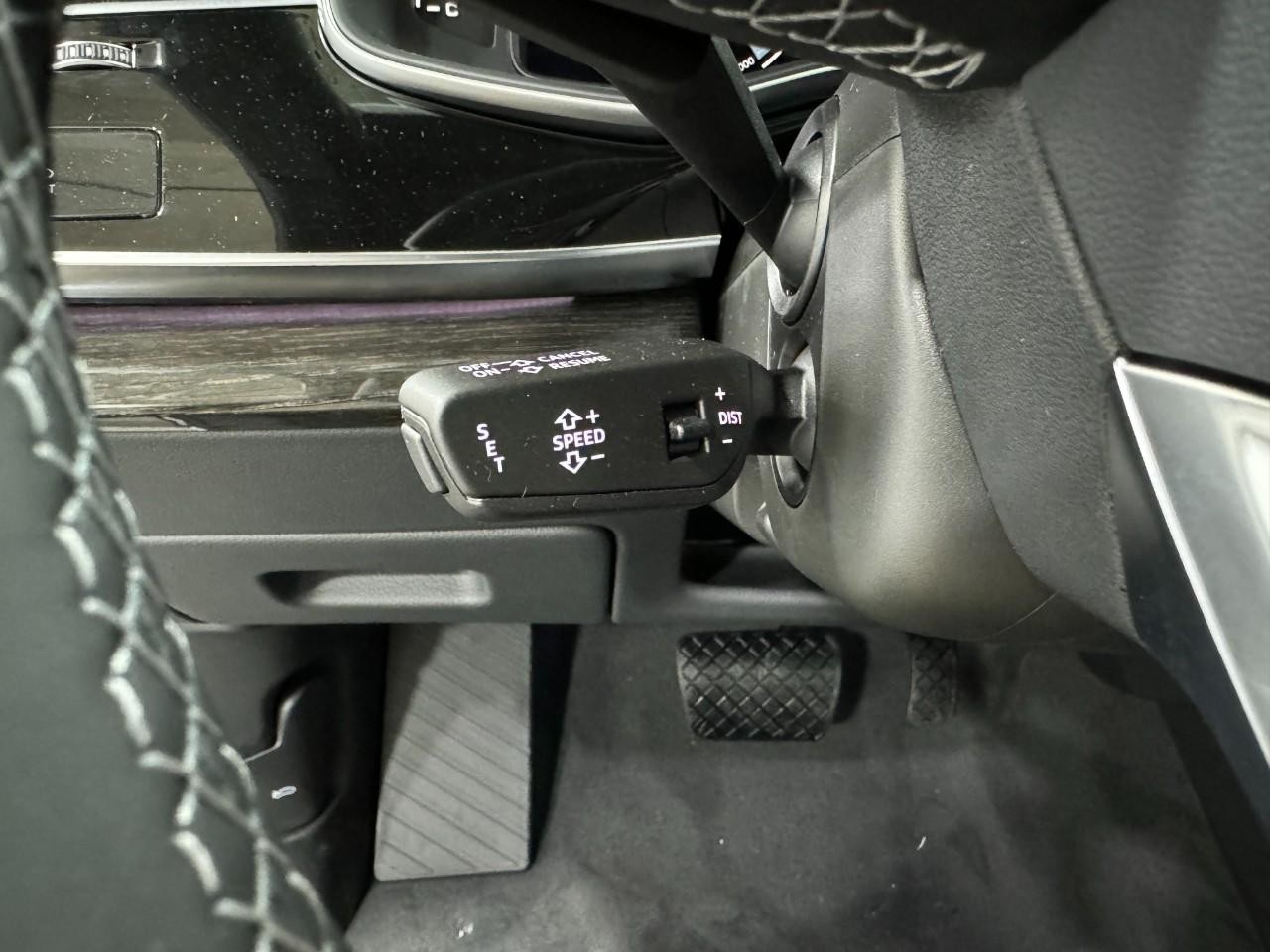 Audi Q8 Vehicle Full-screen Gallery Image 32