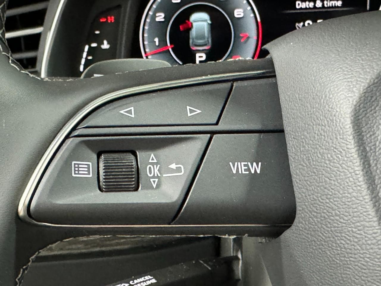 Audi Q8 Vehicle Full-screen Gallery Image 33