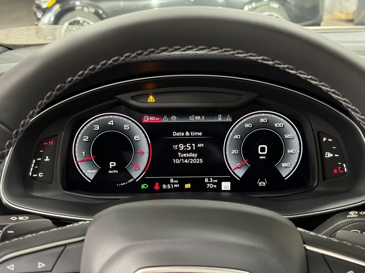 Audi Q8 Vehicle Full-screen Gallery Image 35