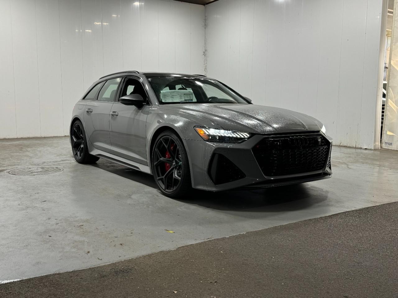 Audi RS 6 Avant Vehicle Full-screen Gallery Image 6