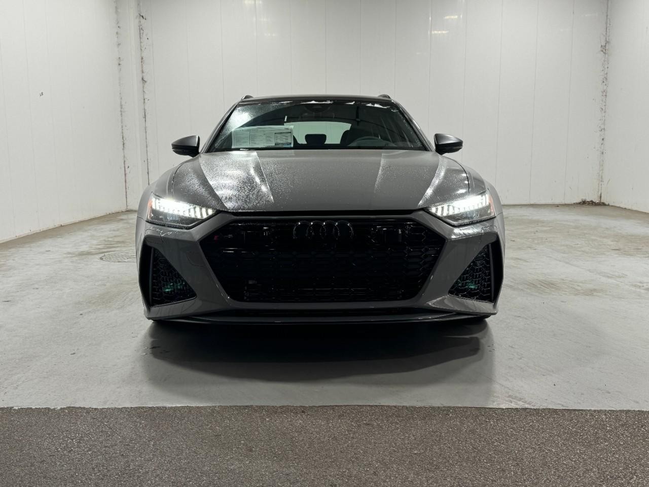 Audi RS 6 Avant Vehicle Full-screen Gallery Image 7