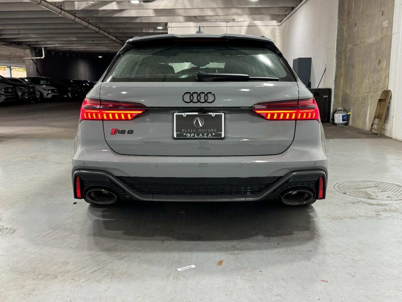 Audi RS 6 Avant Vehicle Full-screen Gallery Image 9