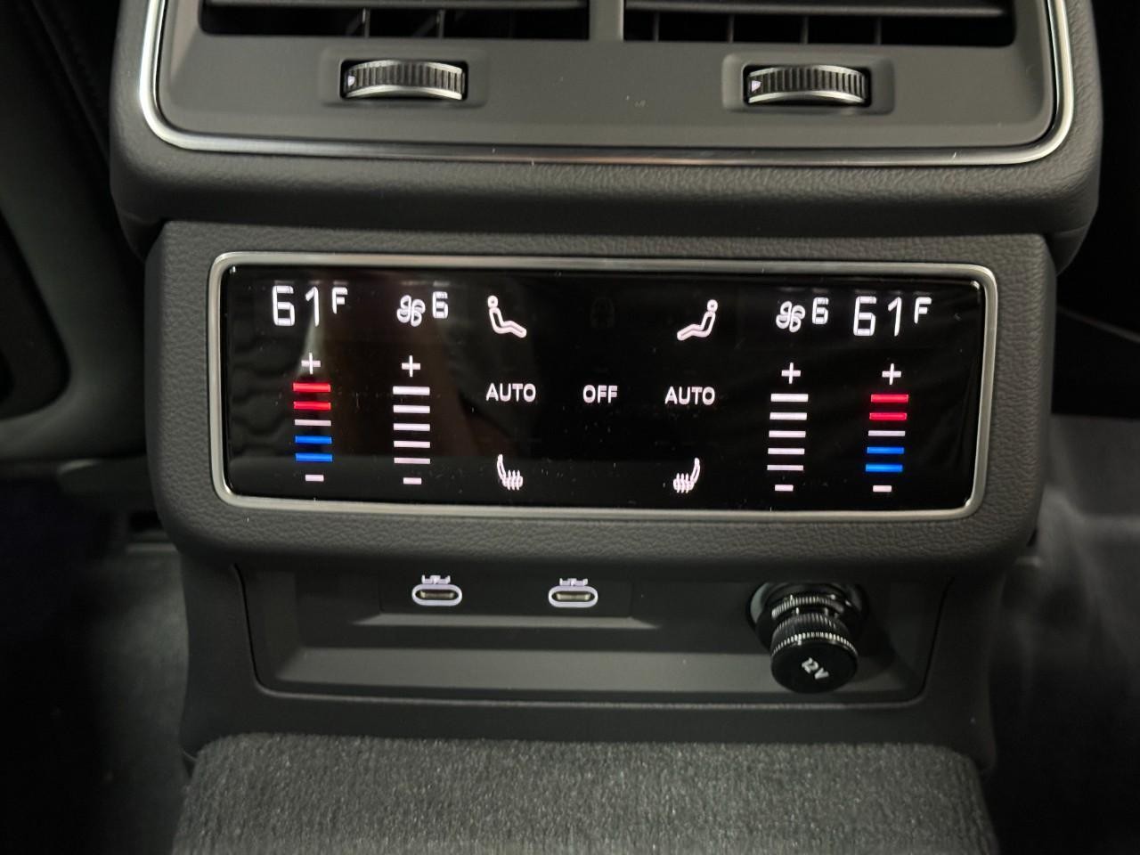 Audi RS 6 Avant Vehicle Full-screen Gallery Image 11