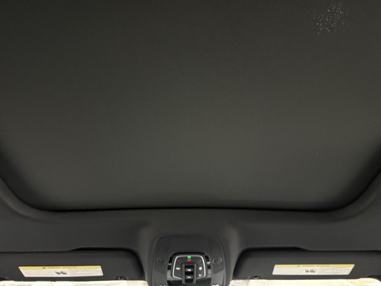 Audi RS 6 Avant Vehicle Full-screen Gallery Image 12