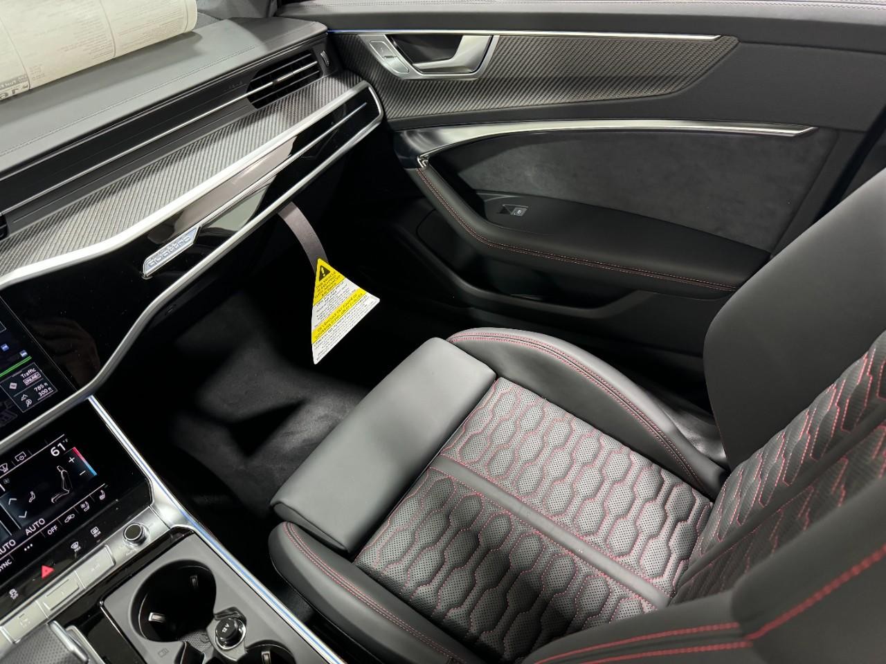 Audi RS 6 Avant Vehicle Full-screen Gallery Image 18