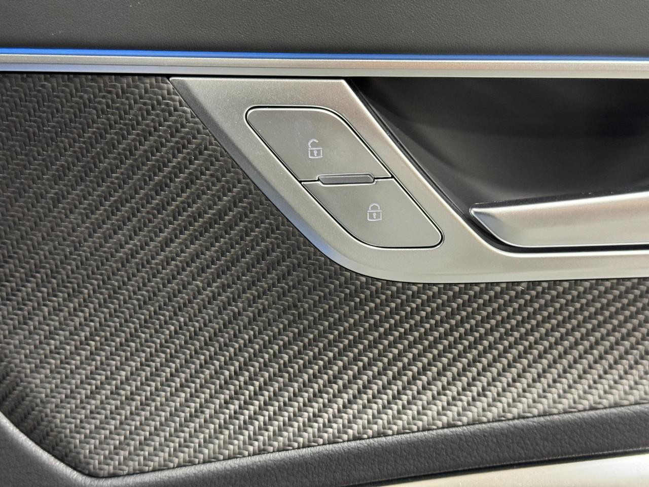 Audi RS 6 Avant Vehicle Full-screen Gallery Image 22