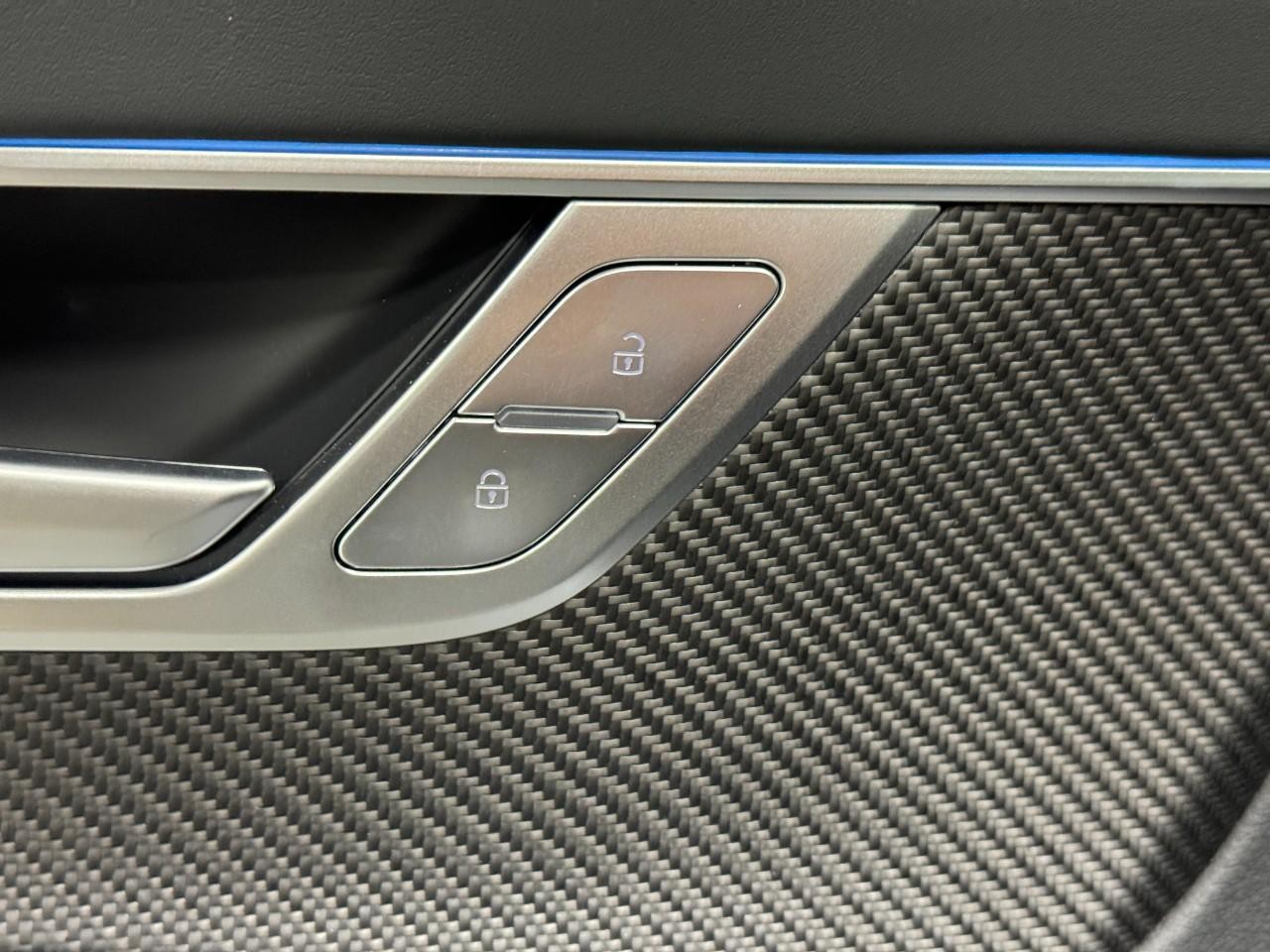 Audi RS 6 Avant Vehicle Full-screen Gallery Image 24