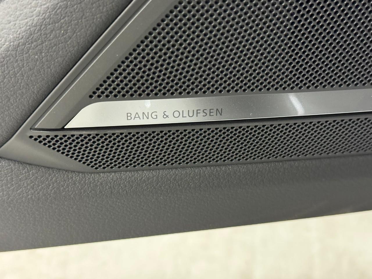 Audi RS 6 Avant Vehicle Full-screen Gallery Image 28