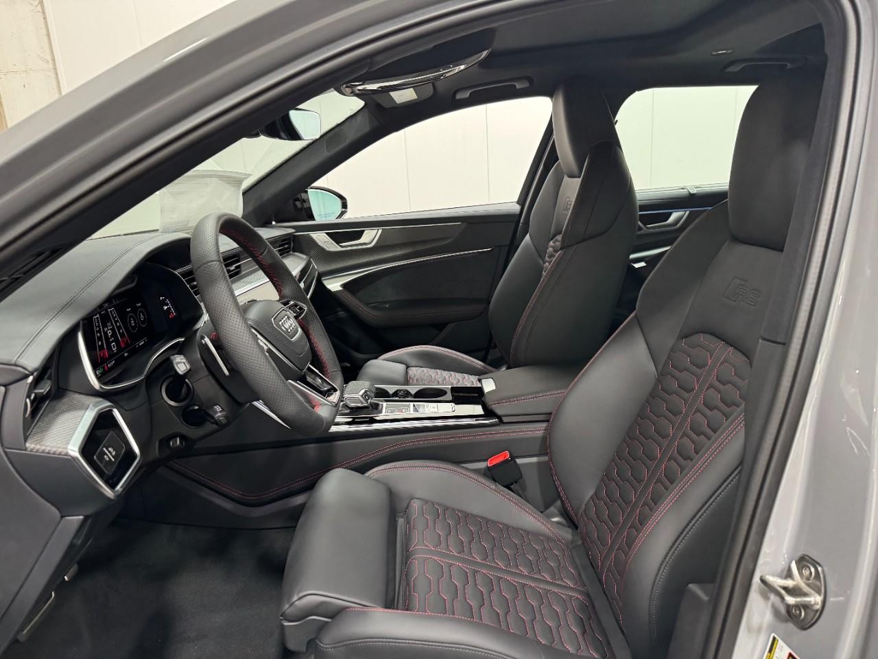 Audi RS 6 Avant Vehicle Full-screen Gallery Image 29