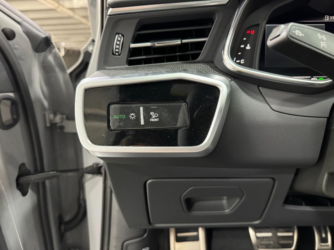 Audi RS 6 Avant Vehicle Full-screen Gallery Image 32