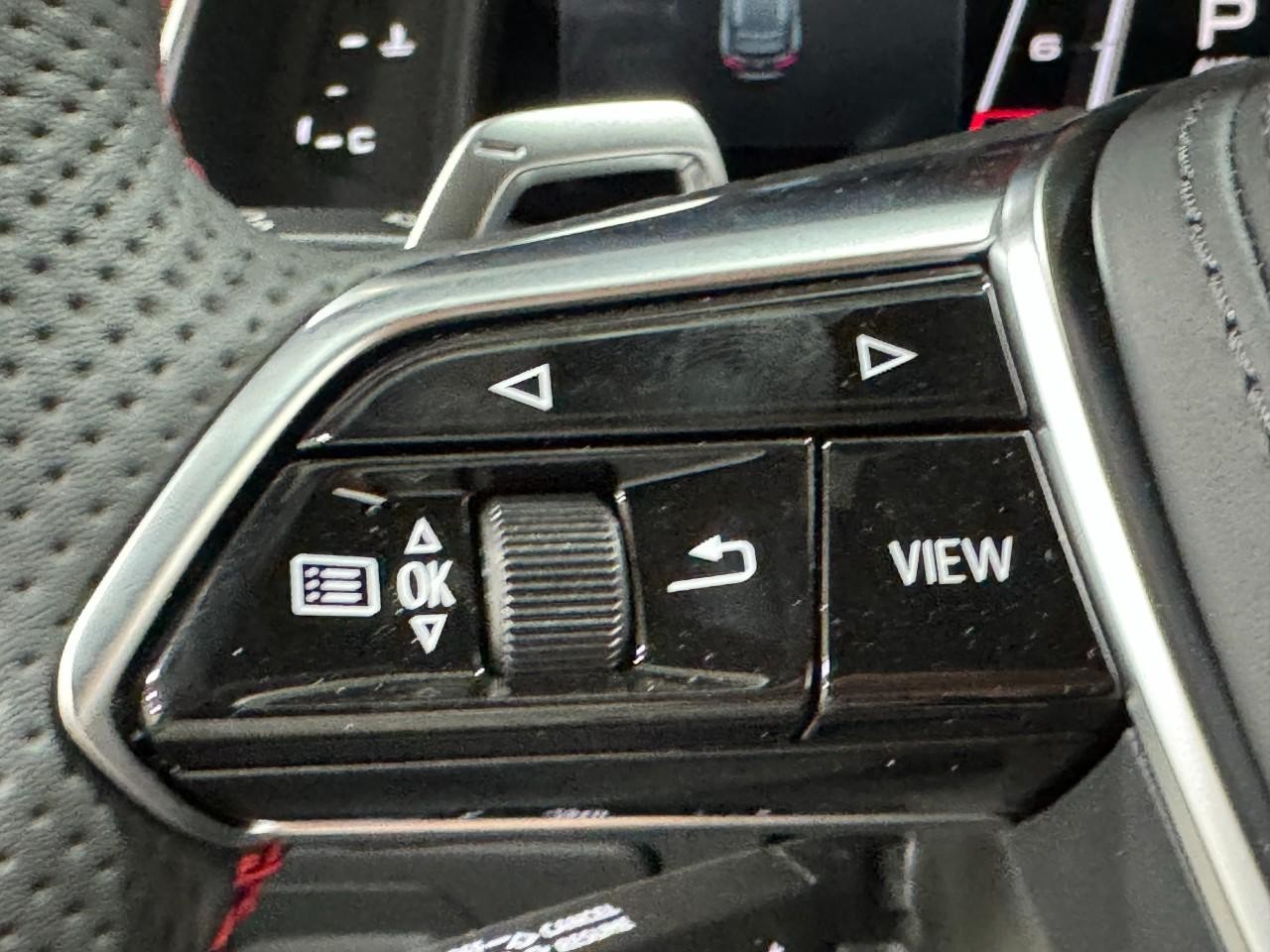 Audi RS 6 Avant Vehicle Full-screen Gallery Image 34