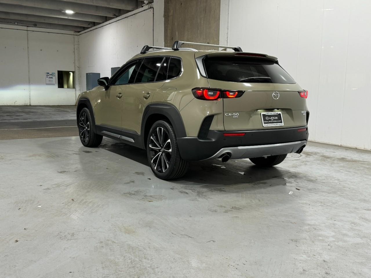 Mazda CX-50 Vehicle Full-screen Gallery Image 3
