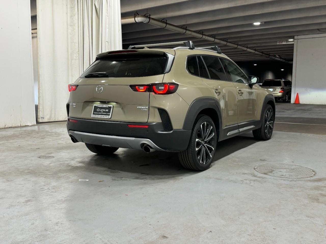 Mazda CX-50 Vehicle Full-screen Gallery Image 4