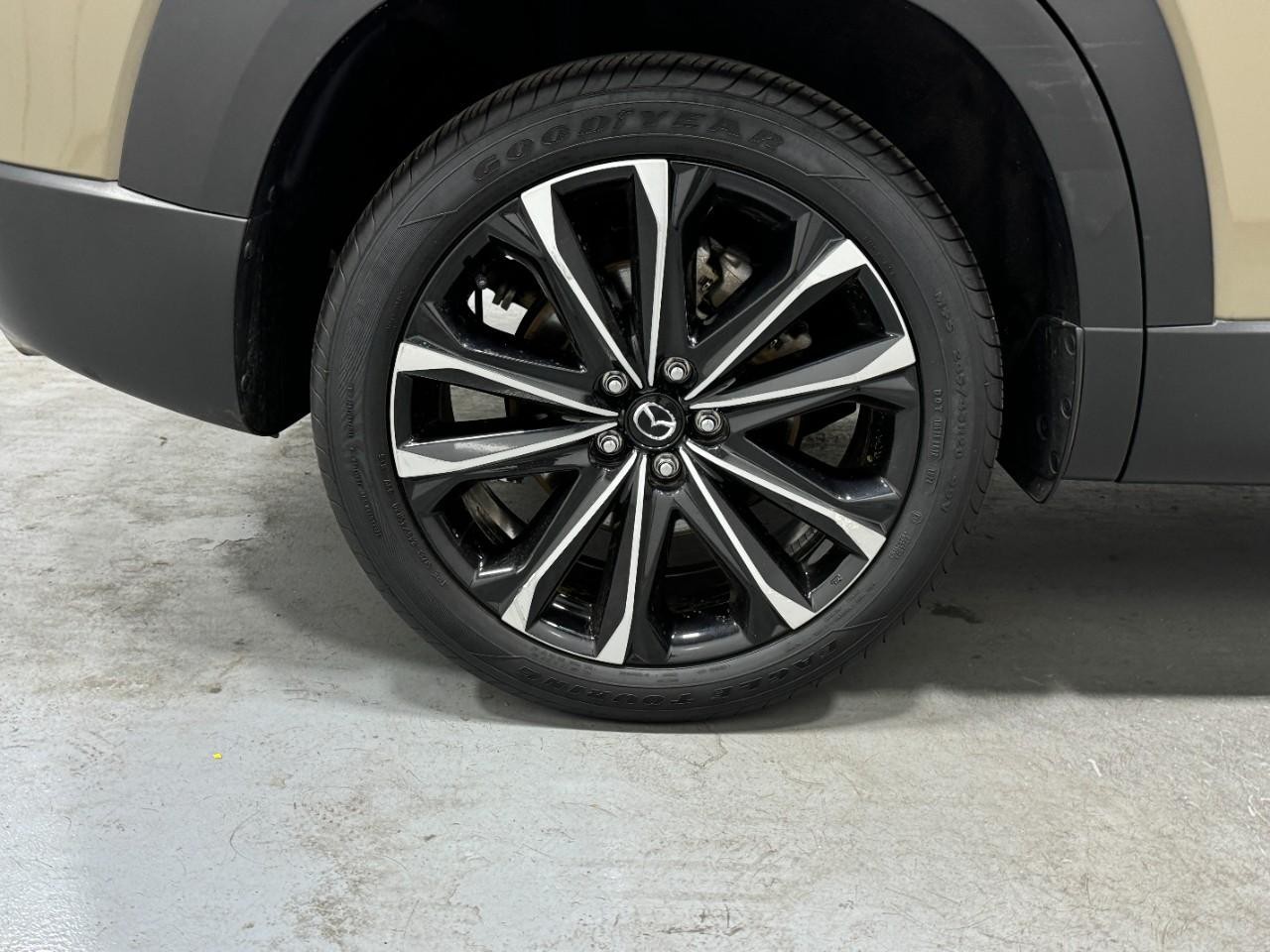 Mazda CX-50 Vehicle Full-screen Gallery Image 5