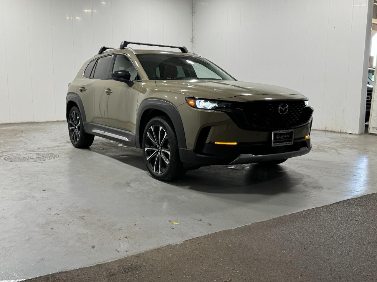 Mazda CX-50 Vehicle Full-screen Gallery Image 6