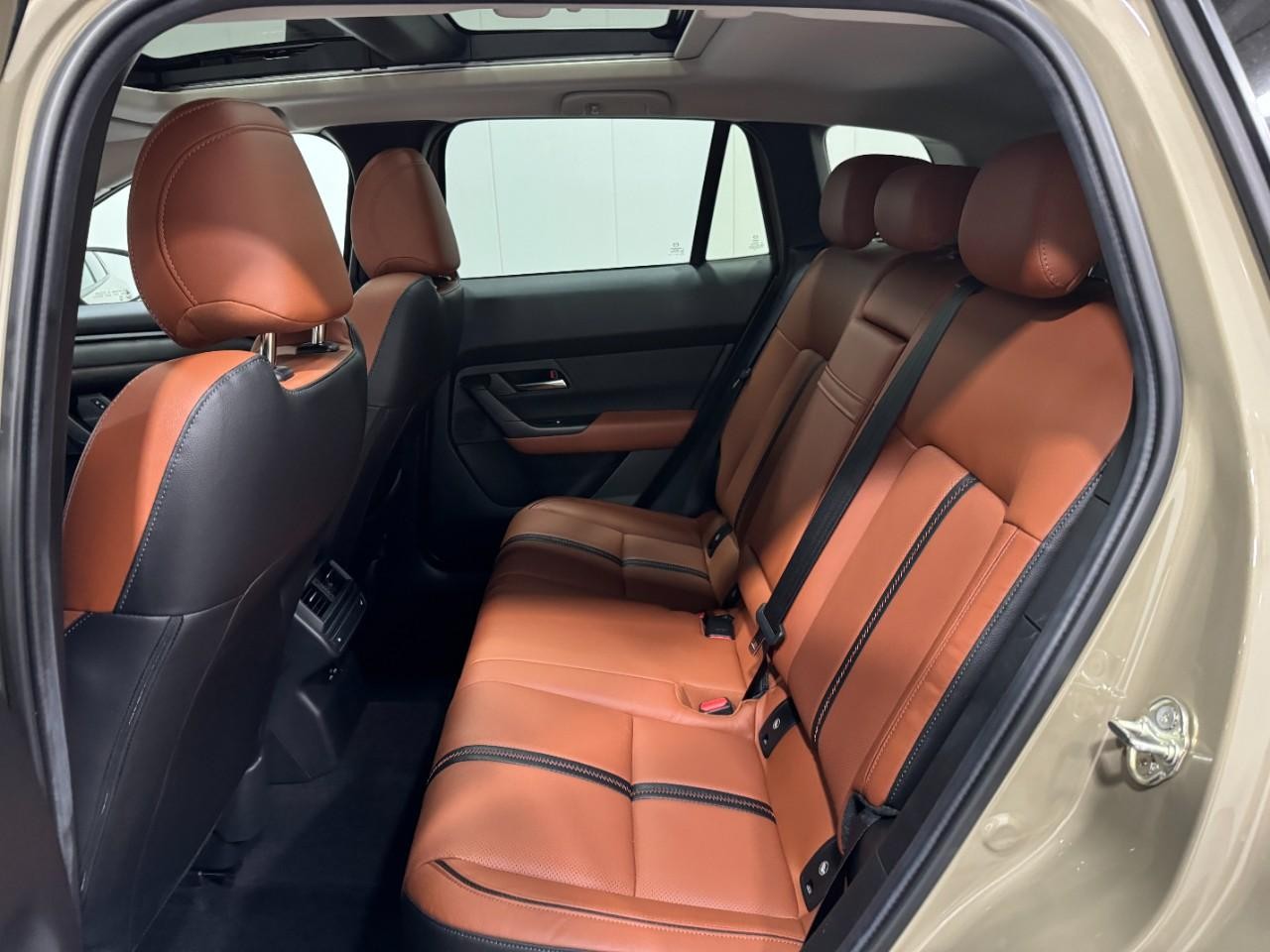 Mazda CX-50 Vehicle Full-screen Gallery Image 8