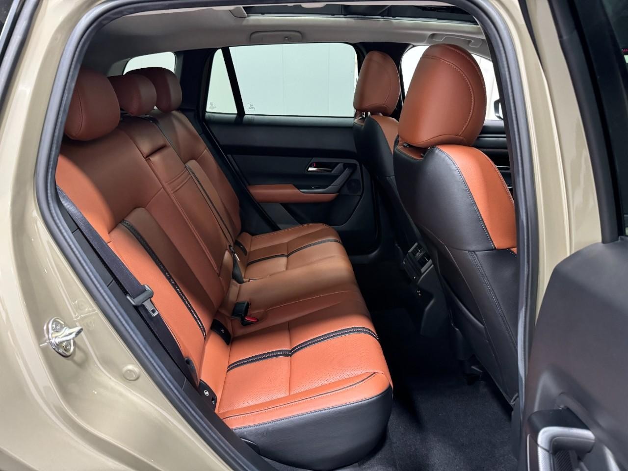 Mazda CX-50 Vehicle Full-screen Gallery Image 10