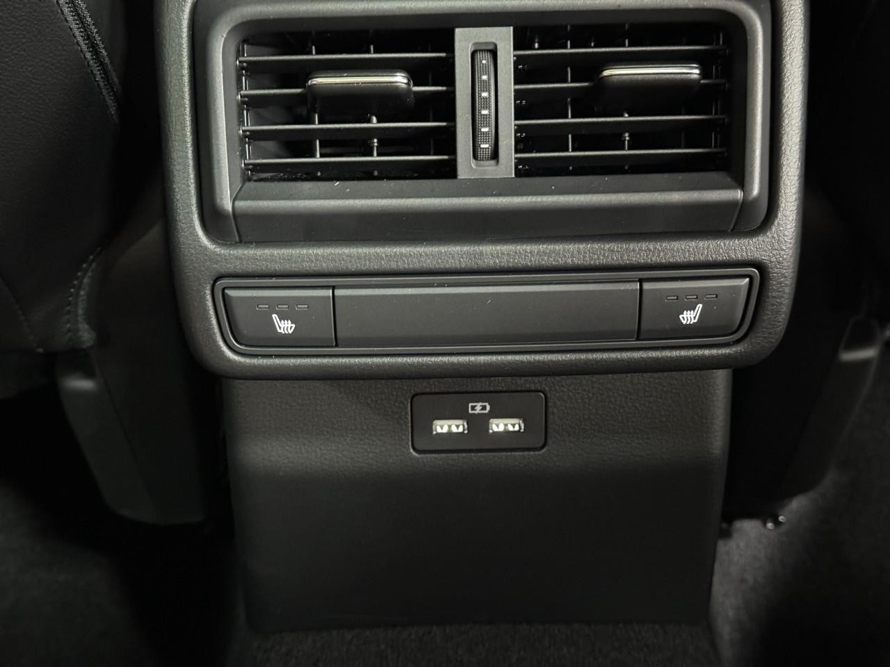 Mazda CX-50 Vehicle Full-screen Gallery Image 11