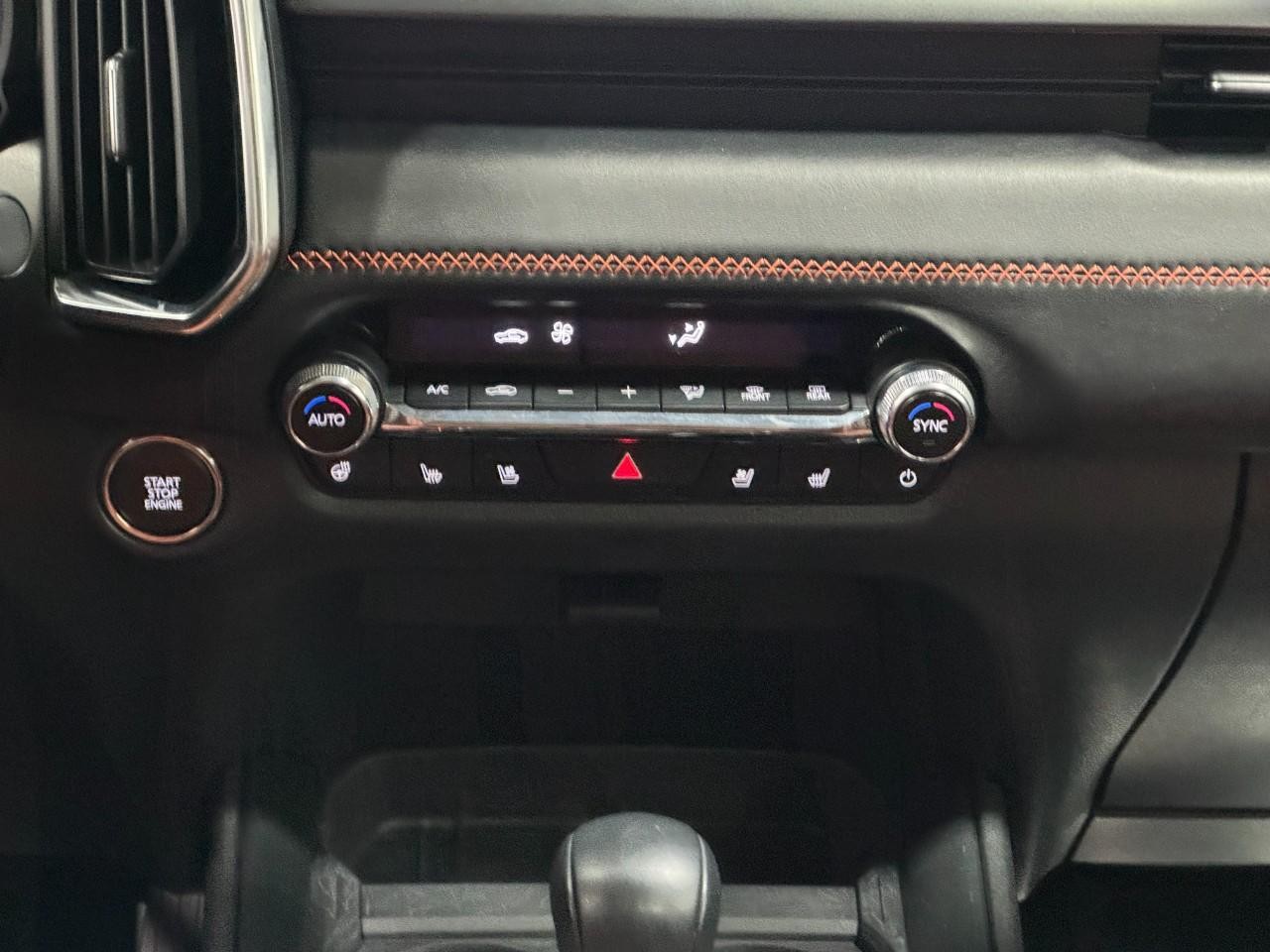 Mazda CX-50 Vehicle Full-screen Gallery Image 16