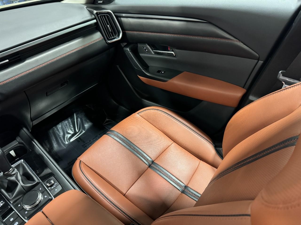 Mazda CX-50 Vehicle Full-screen Gallery Image 18