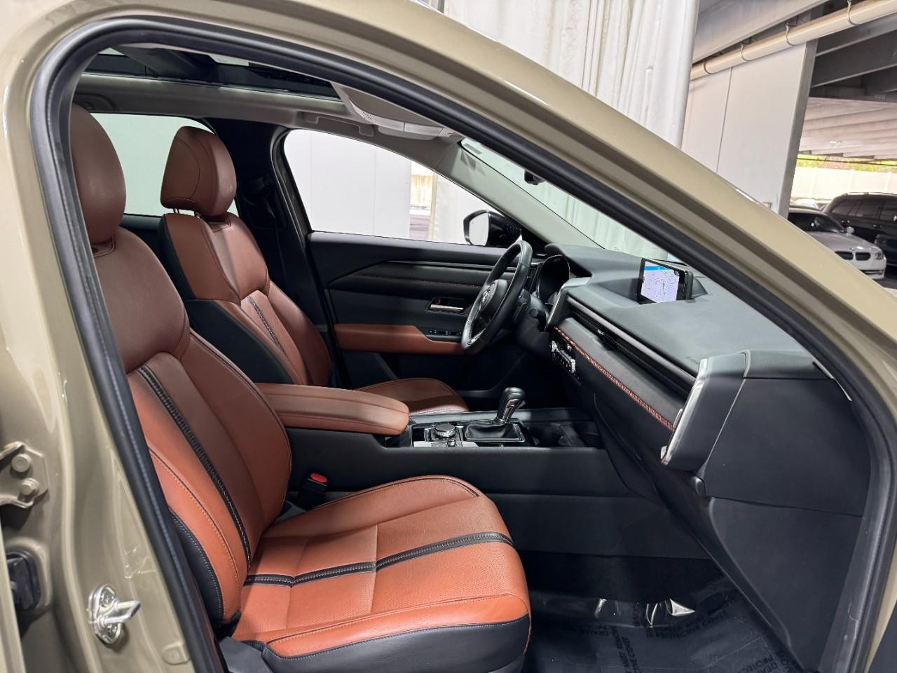 Mazda CX-50 Vehicle Full-screen Gallery Image 19