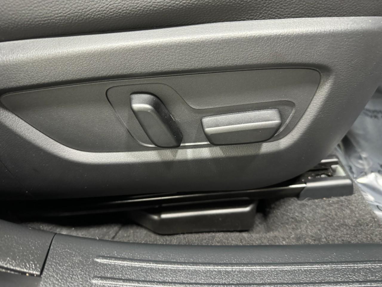 Mazda CX-50 Vehicle Full-screen Gallery Image 21