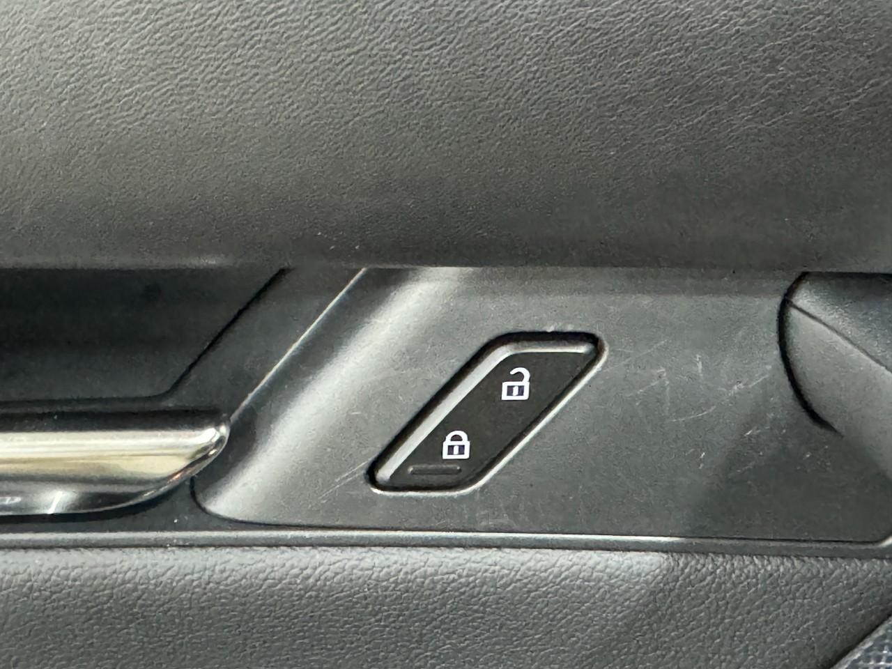 Mazda CX-50 Vehicle Full-screen Gallery Image 25