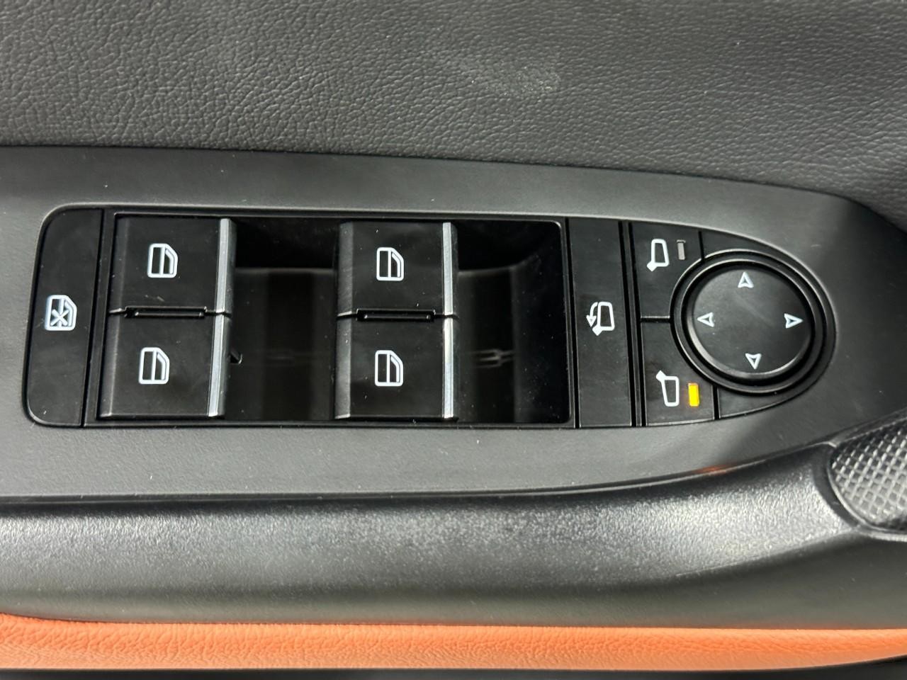 Mazda CX-50 Vehicle Full-screen Gallery Image 26