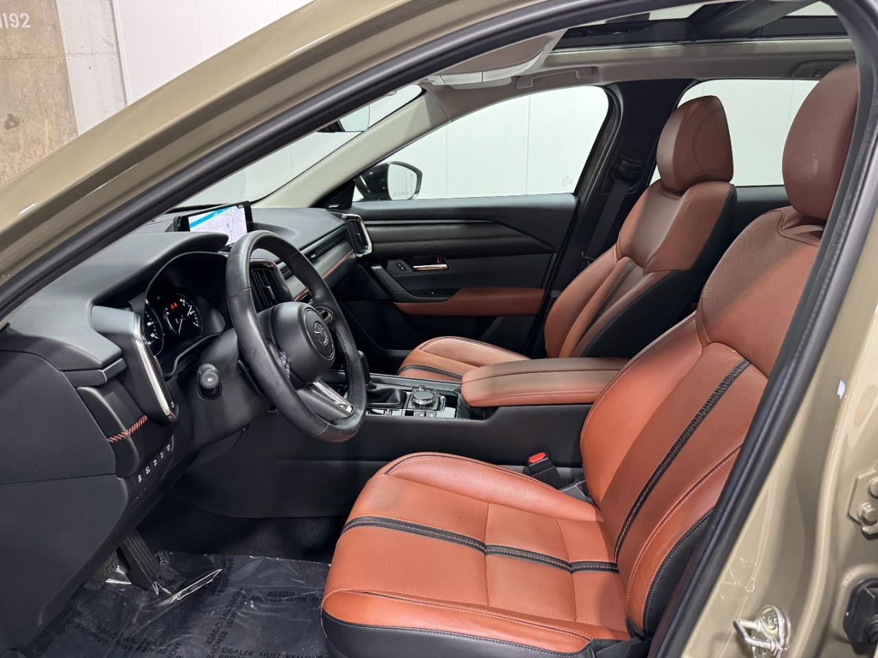 Mazda CX-50 Vehicle Full-screen Gallery Image 27