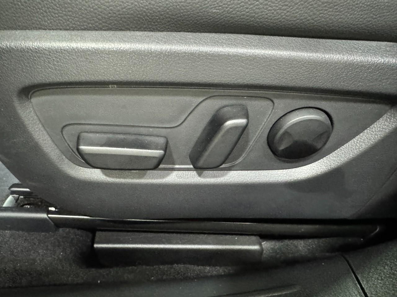 Mazda CX-50 Vehicle Full-screen Gallery Image 29