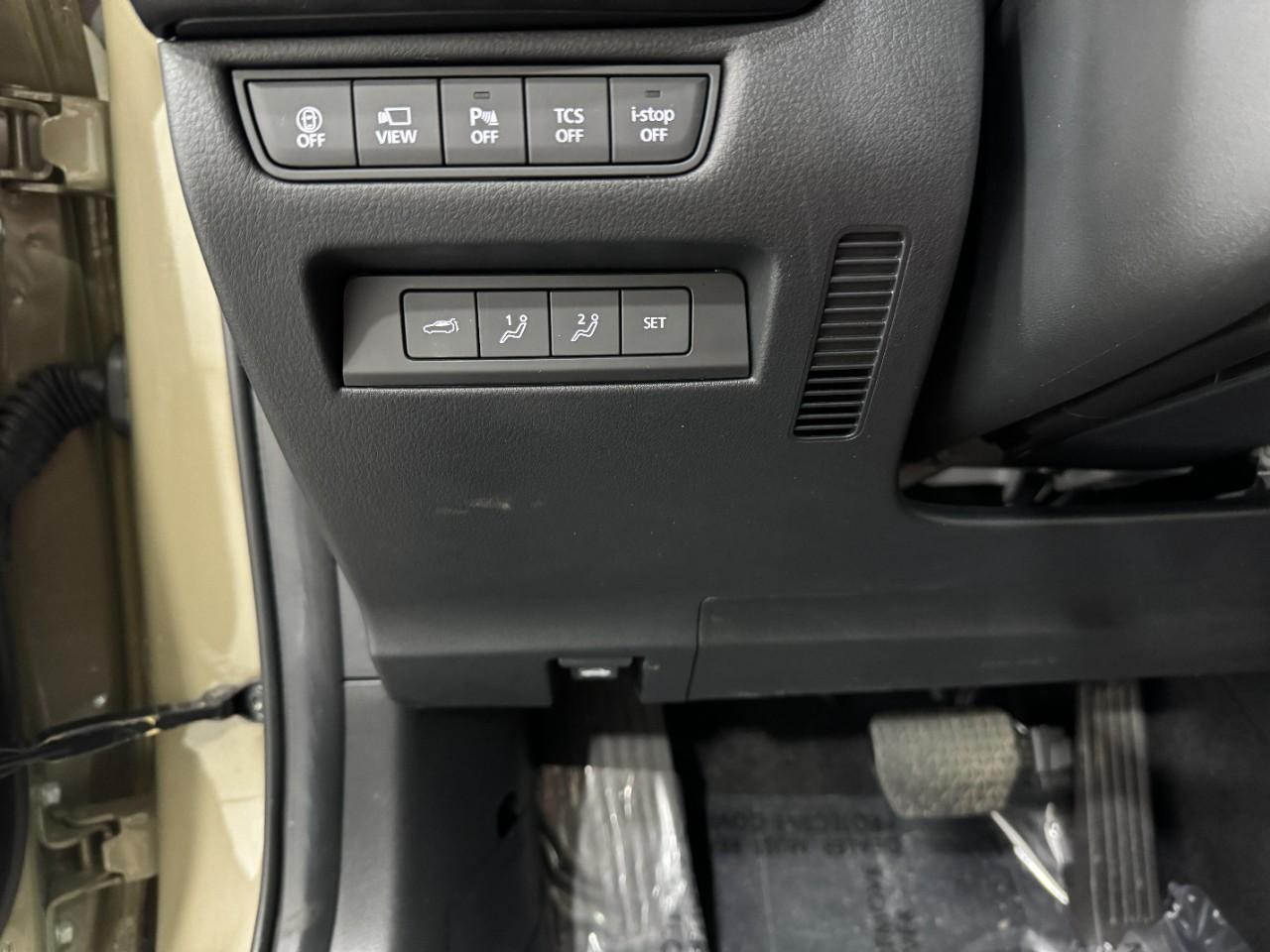 Mazda CX-50 Vehicle Full-screen Gallery Image 30