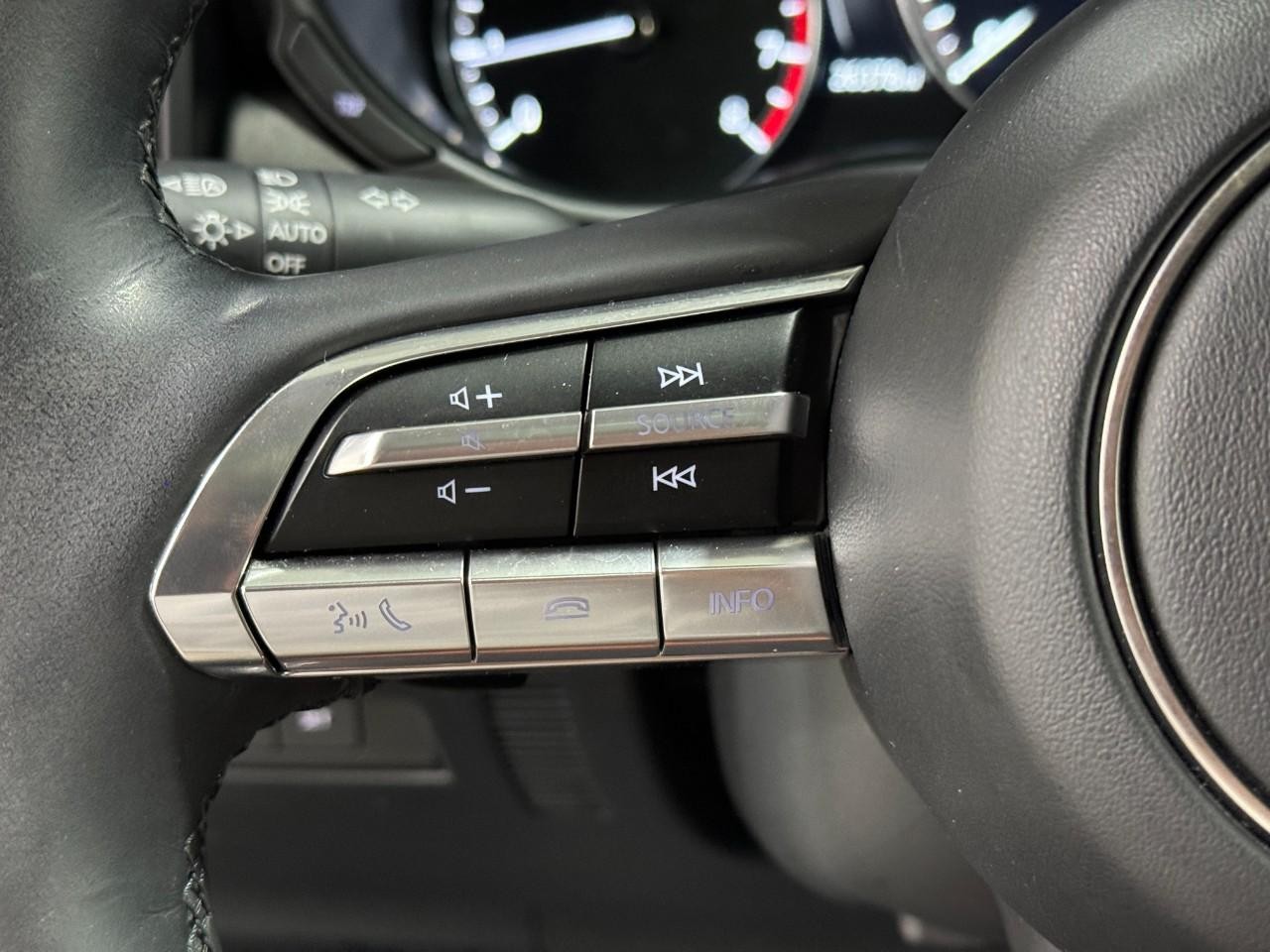 Mazda CX-50 Vehicle Full-screen Gallery Image 31