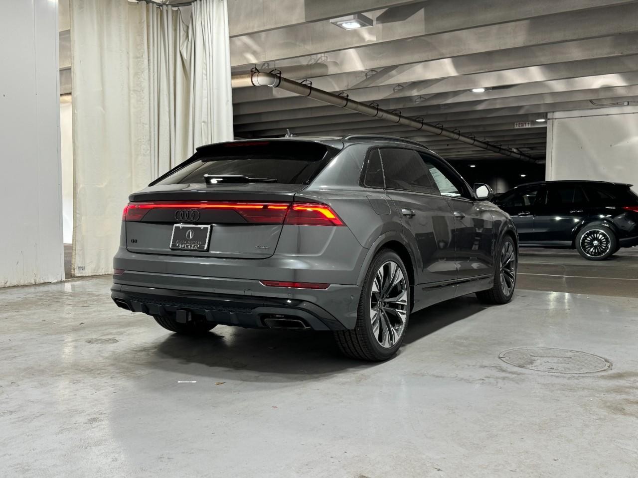 Audi Q8 Vehicle Full-screen Gallery Image 4