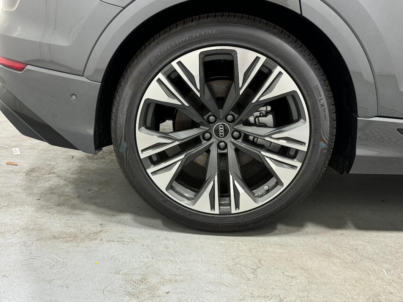 Audi Q8 Vehicle Full-screen Gallery Image 5