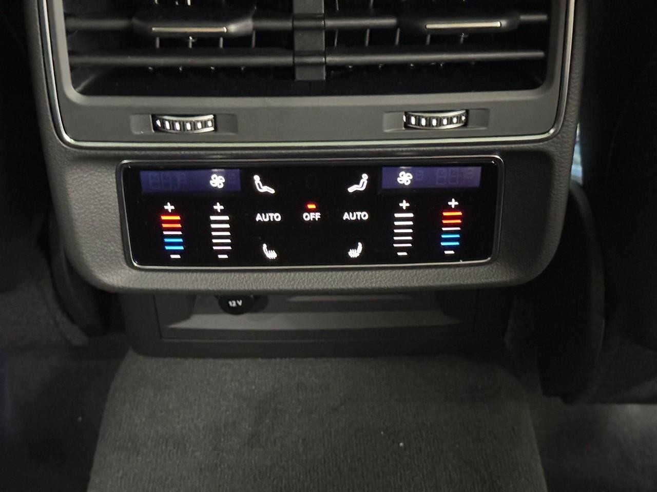 Audi Q8 Vehicle Full-screen Gallery Image 11