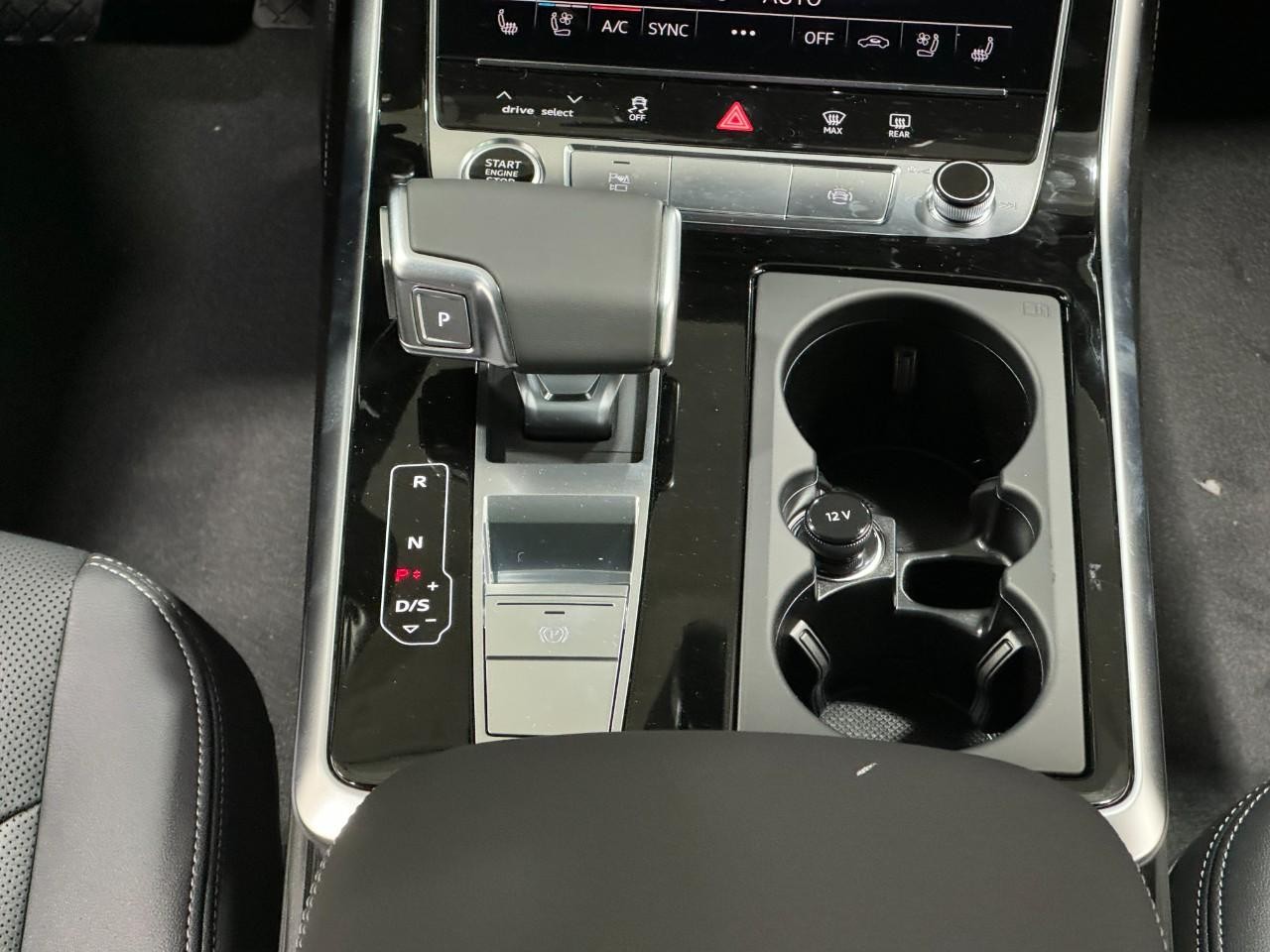 Audi Q8 Vehicle Full-screen Gallery Image 17