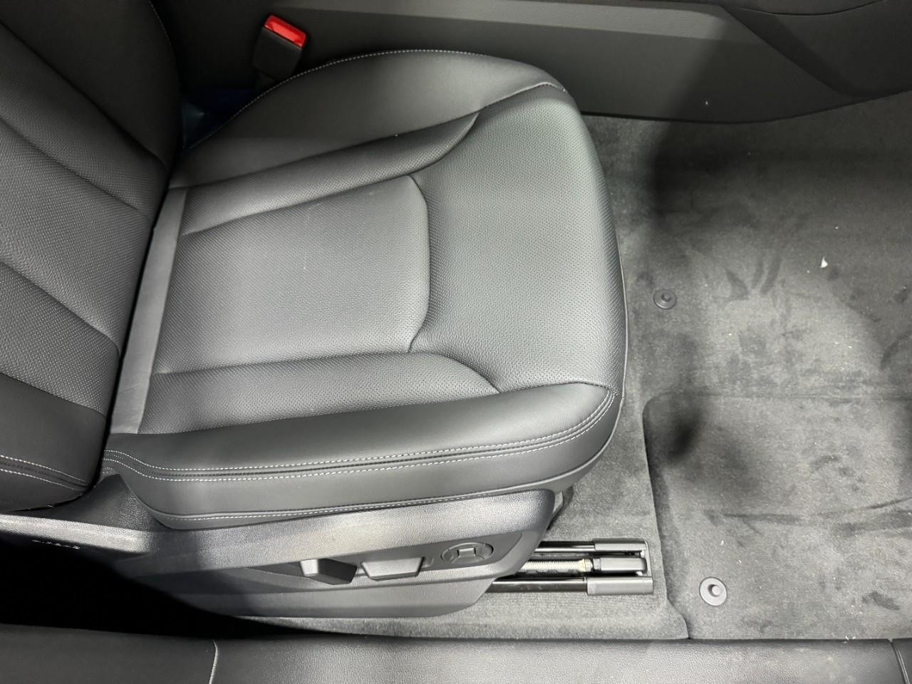 Audi Q8 Vehicle Full-screen Gallery Image 20