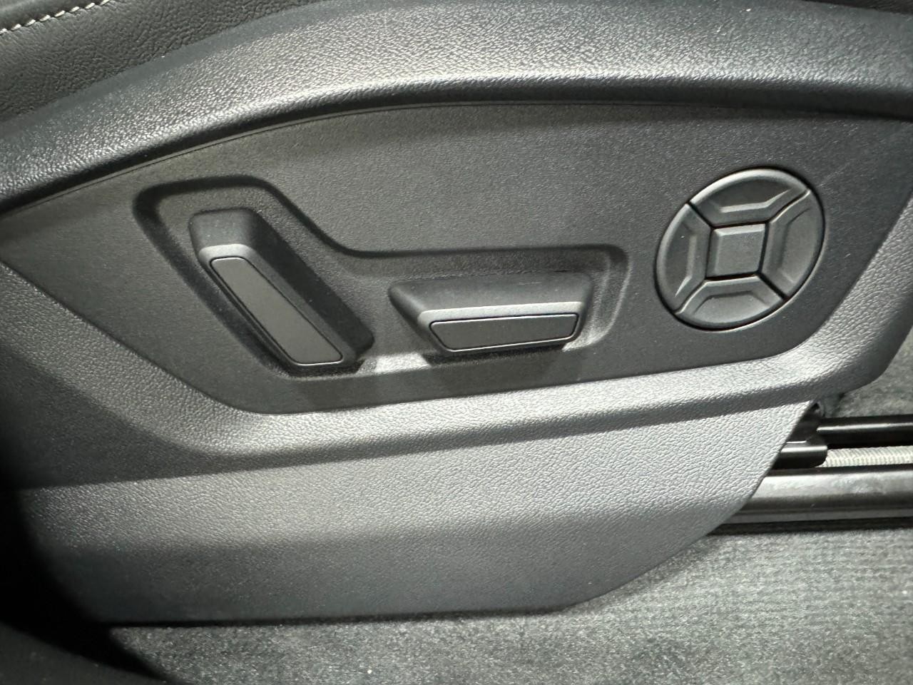 Audi Q8 Vehicle Full-screen Gallery Image 21