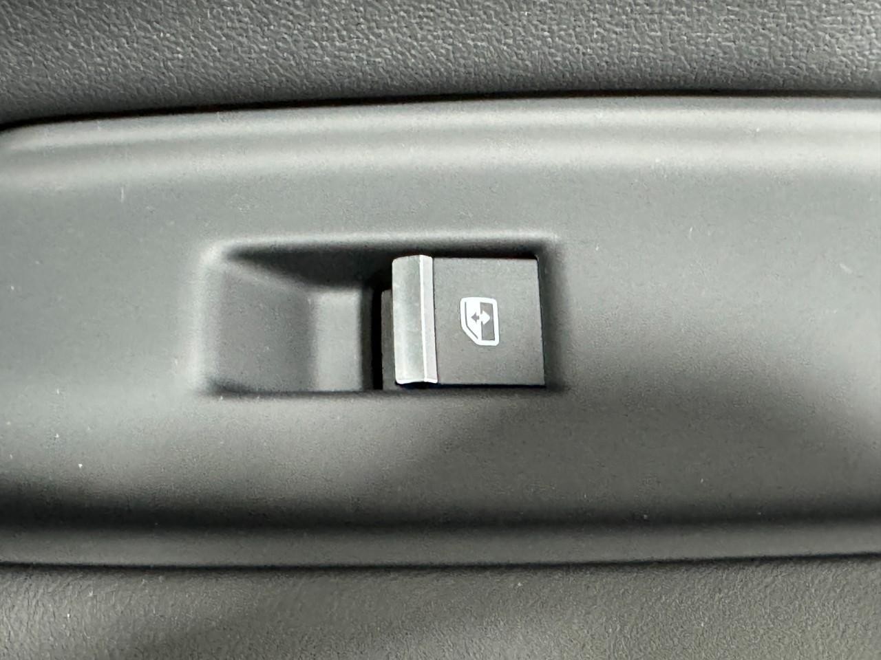 Audi Q8 Vehicle Full-screen Gallery Image 23