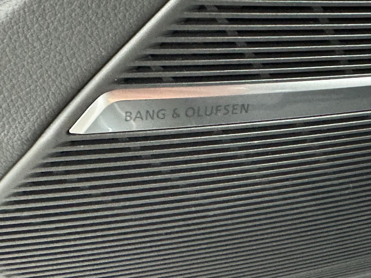 Audi Q8 Vehicle Full-screen Gallery Image 27