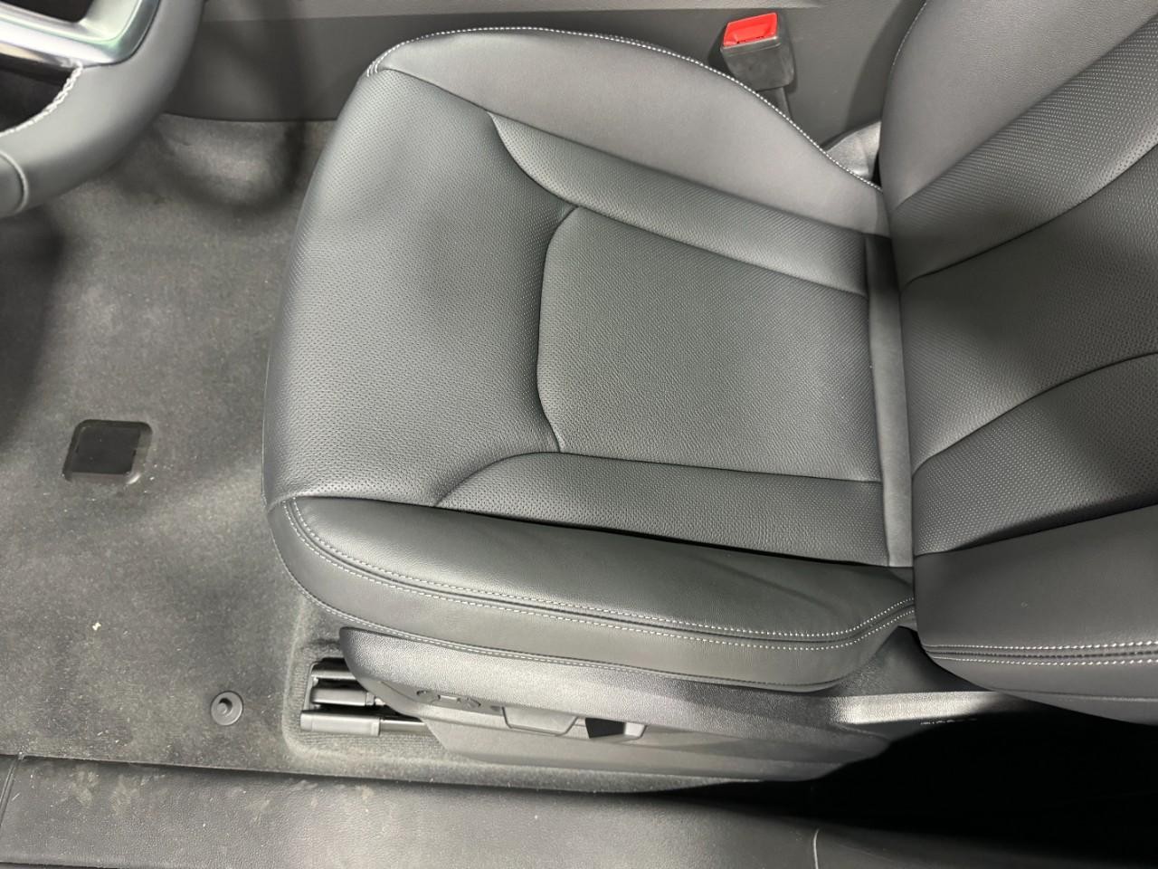 Audi Q8 Vehicle Full-screen Gallery Image 29